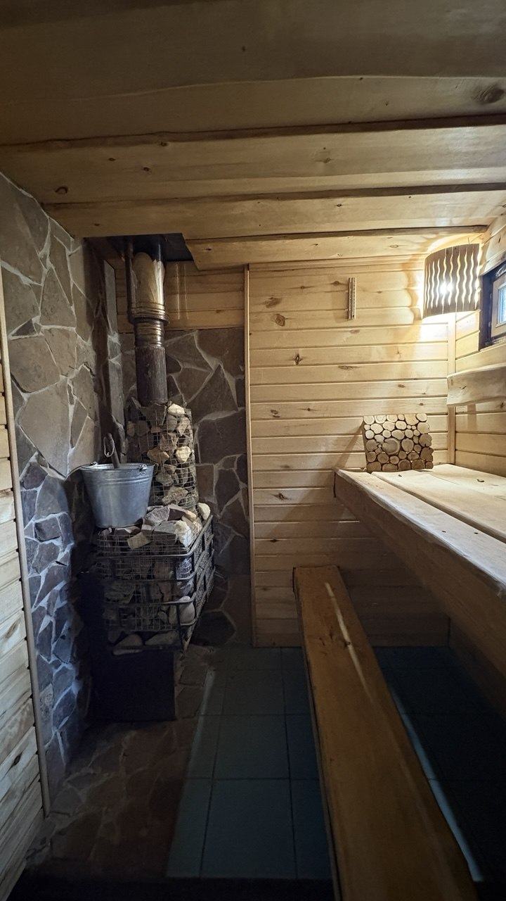 Парная: каменка, дрова, полок